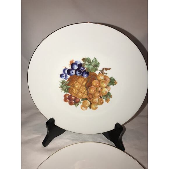 5 - Bareuther Waldsassen 7 7/8" Salad Plates Fruit/Gold Trim 131 Bavaria Germany - Picture 4 of 8